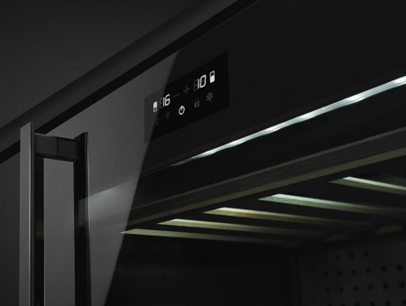 Двухзонный винный шкаф Smeg CVI638RWN3