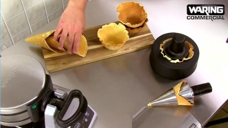 Вафельница Waring WWCM200E