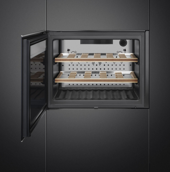 Монотемпературный винный шкаф Smeg CVI621LWNR3