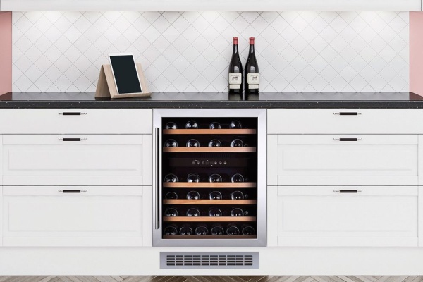 Двухзонный винный шкаф Temptech OBIU 60 DSS