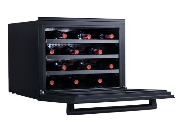 Монотемпературный винный шкаф Temptech SOMZ45SB