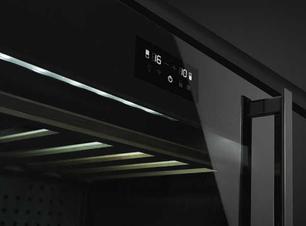 Двухзонный винный шкаф Smeg CVI638LWN3