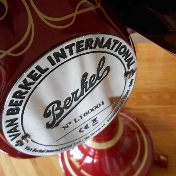 Слайсер Berkel Flywheel (Volano) L16 красный