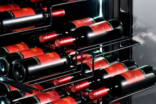 Монотемпературный винный шкаф Temptech CDBU60SXL