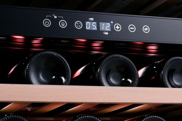 Двухзонный винный шкаф Temptech OBIU 60 DSS